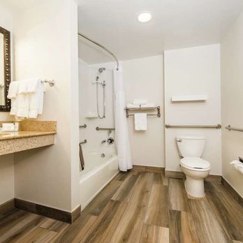 Hilton Garden Inn Charlottesville - Guest room bath - Hotels Near Me - Charlottesville, Virginia Hilton Garden Inn Charlottesville - Guest room bath - Hotels Near Me - Charlottesville, Virginia
