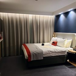 Holiday Inn Express Zürich Airport - My Room at Holiday Inn Express Zürich Airport