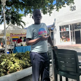 Zeke's Roadhouse - Bars Near Me - Miami Beach, Florida