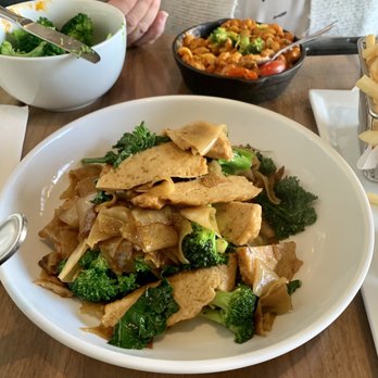 Love - Pad see ew - Vegan Near Me - West Hollywood, California Love - Pad see ew - Vegan Near Me - West Hollywood, California