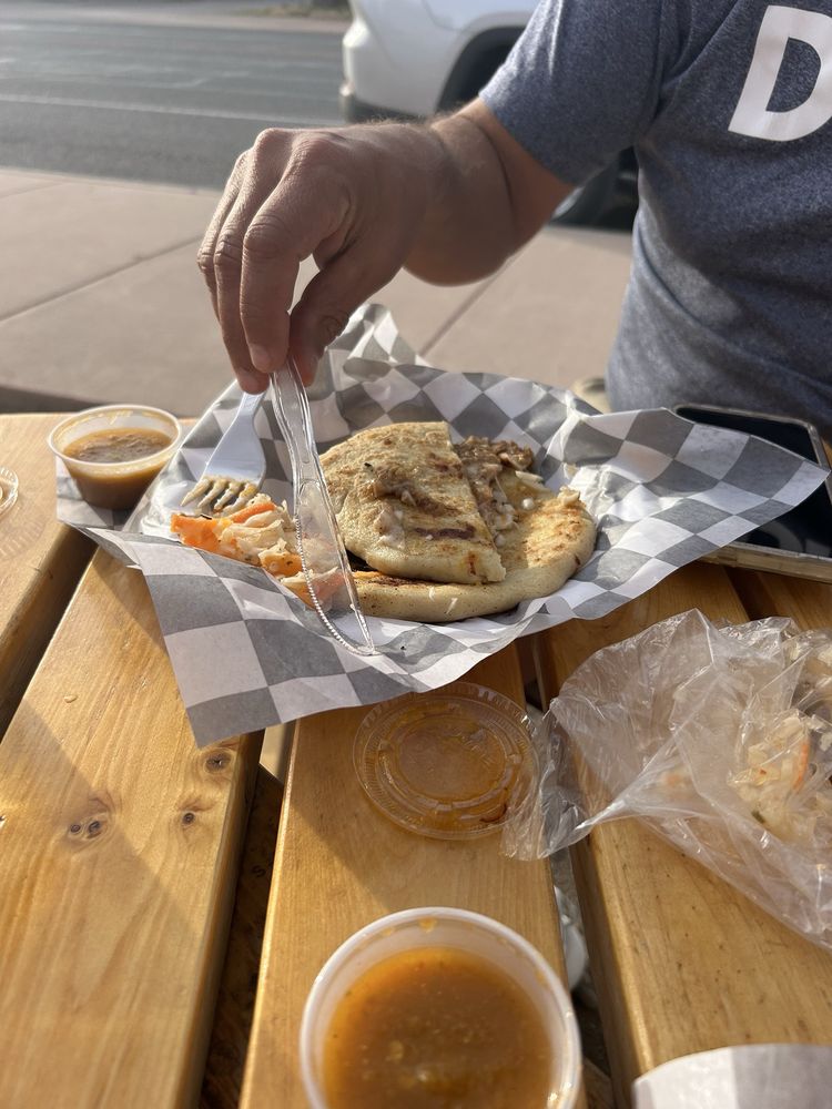 Antojitos Salvadoreños