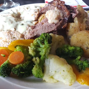 Holland Willows - a plate of meat and vegetables - Salad Near Me - Holland, New York