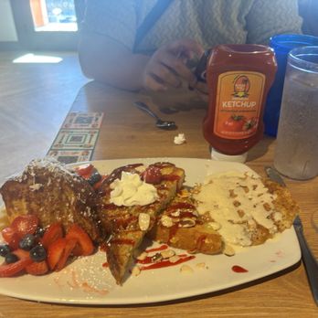 Broken Yolk Cafe - dessert - Cafes Near Me - Palm Springs, California Broken Yolk Cafe - dessert - Cafes Near Me - Palm Springs, California