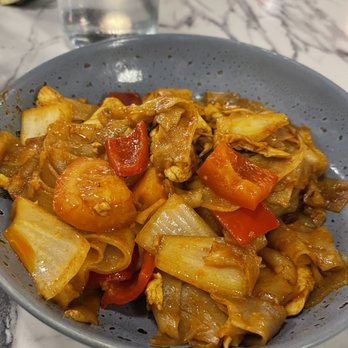 Kin Long Beach - Drunken Noodle - Thai Near Me - Long Beach, California