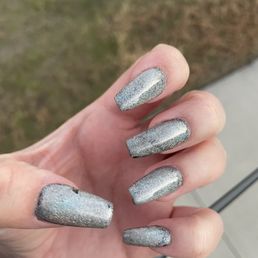 Chipped polish 2 days later and chrome not done fully on the nail. Chipped polish 2 days later and chrome not done fully on the nail.