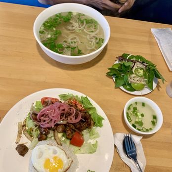 Bốn Mùa | Vietnamese Restaurant - Chicken Pho/P6. Pho Ga and C6. Com Bo Luc Lac New York - Shaken Beef - Vietnamese Near Me - Sacramento, California