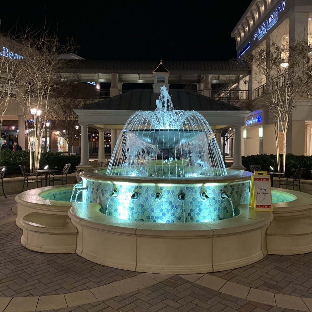 Short Pump Town Center - Fountain - Shopping Centers Near Me - Richmond, Virginia