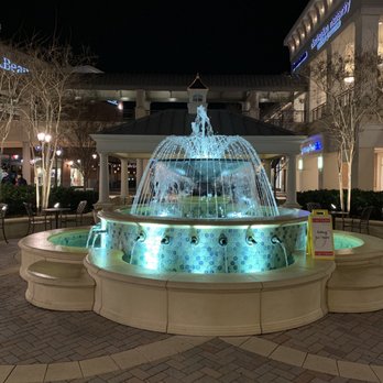 Short Pump Town Center - Fountain - Shopping Centers Near Me - Richmond, Virginia Short Pump Town Center - Fountain - Shopping Centers Near Me - Richmond, Virginia