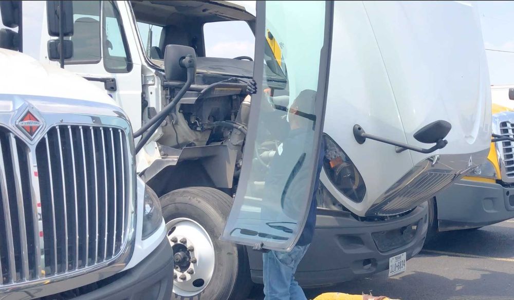 BULLSEYE WINDSHIELD REPAIR 5827 Northgate Ln, Laredo, Texas Auto