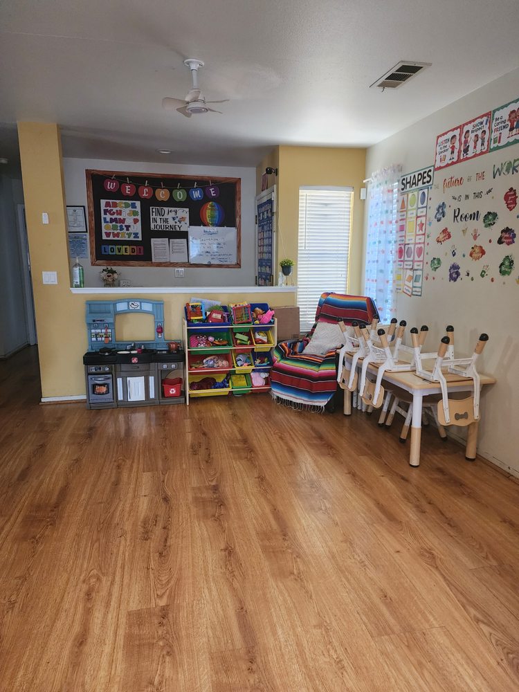 Emmanuel's Daycare - childcare center in Dinuba, CA