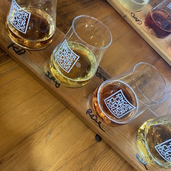 Finger Lakes Cider House - Sweet flight and wine flight - Cideries Near Me - Interlaken, New York