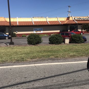 McDonald's - Side view drive thru pickup window - Coffee & Tea Near Me - Statesville, North Carolina McDonald's - Side view drive thru pickup window - Coffee & Tea Near Me - Statesville, North Carolina