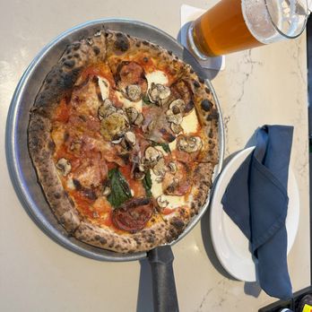 Appetito Craft Pizza & Wine Bar - "salami pizza" and pint of IPA - Italian Near Me - Honolulu, Hawaii Appetito Craft Pizza & Wine Bar - "salami pizza" and pint of IPA - Italian Near Me - Honolulu, Hawaii