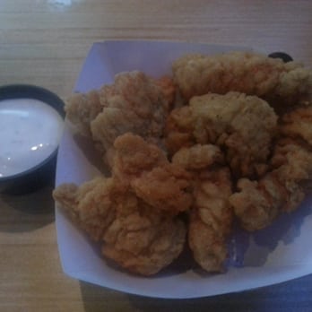 Buffalo Wild Wings - Boneless buffalo wibgs (snacks size) - American Near Me - Dublin, Ohio