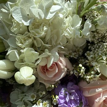 La Fleurel - Flower arrangement - Florists Near Me - Valley Village, California La Fleurel - Flower arrangement - Florists Near Me - Valley Village, California