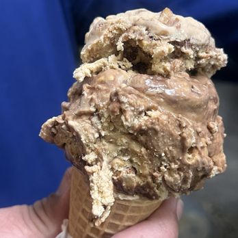 Polar Bear Ice Cream - Almond fudge - Ice Cream & Frozen Yogurt Near Me - Capitola, California