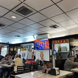 Kim Kee Noodle Cafe - The inside of this Noodle Cafe.