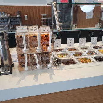 16 Handles - Ice Cream & Frozen Yogurt Near Me - Fairfield, Connecticut