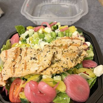 Hyatt Regency Chicago - Mediterranean salad with grilled chicken - Hotels Near Me - Chicago, Illinois