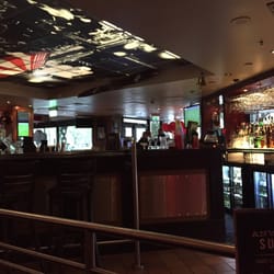 T.G.I. Friday's - Bar area