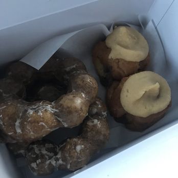 Liliha Bakery - Poi donuts and coco puffs - Bakeries Near Me - Honolulu, Hawaii