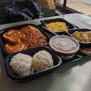 Zippy's Kailua - Spagetti and garlic bread, steamed rice, meat sauce, plain spagetti, and macaroni salad - Diners Near Me - Kailua, Hawaii