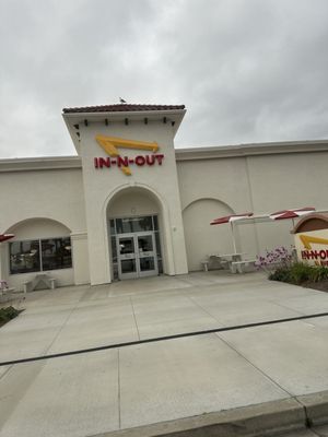 In-N-Out Burger by null