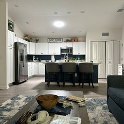 A & J Home Concierge - Living room/kitchen