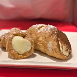 Amico Bakery - Cannoli