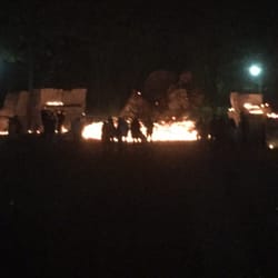 Park Powstańców Warszawy - Ponik pięknie rozświetlony.