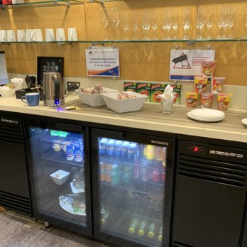 REX Lounge - Drinks - Airport Lounges Near Me - Mascot, NSW