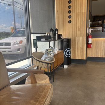 Starbucks - Coffee & Tea Near Me - Hanover, Pennsylvania