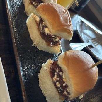 Share Kitchen & Bar Room - Bison sliders - New American Near Me - Williamsville, New York
