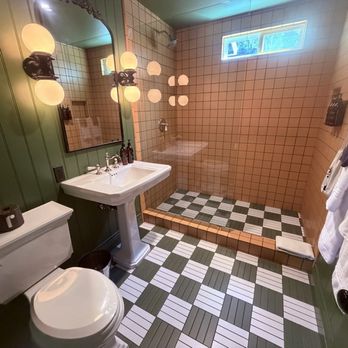 N+P  - Bathroom - Hotels Near Me - Big Bear Lake, California