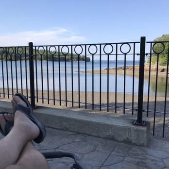 The Chart Room - View at low tide - Seafood Near Me - Bar Harbor, Maine