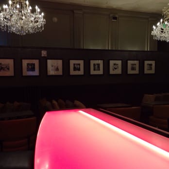 Robie's - Extra seating on both sides of the bar - Cocktail Bars Near Me - Saint Louis, Missouri