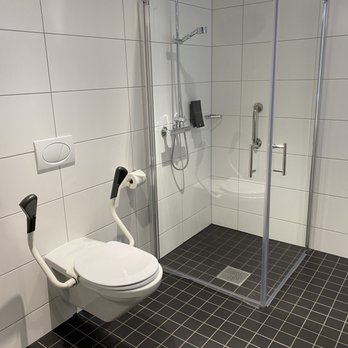 Hotel Thon Rosenkrantz - hotel room bathroom - Hotels Near Me - Oslo, 03