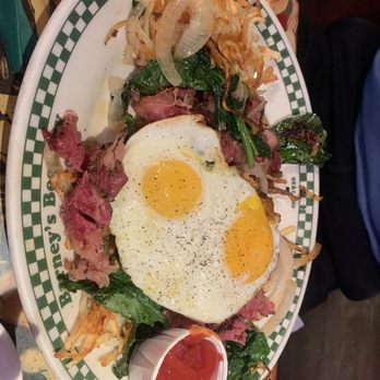 Barney's Beanery - Barney's Hash - Breakfast & Brunch Near Me - Santa Monica, California