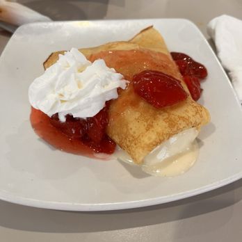 Butter Smith Kitchen & Pies - Strawberry crepe - American Near Me - El Paso, Texas Butter Smith Kitchen & Pies - Strawberry crepe - American Near Me - El Paso, Texas