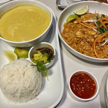 Hey Bangkok! - Kaw Soy Curry + Pad Thai - Thai Near Me - Denver, Colorado