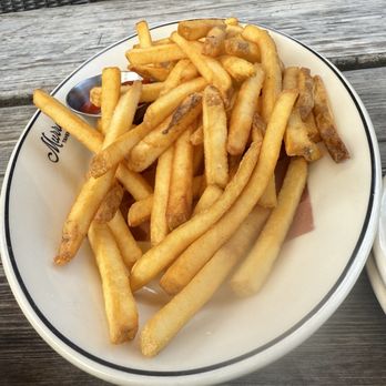 Murray's Tavern - Fries. Perfect chips for their fish n chips. - American Near Me - Austin, Texas