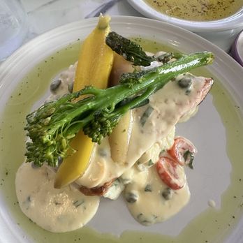 Lavender Cafe & Bistro - Wild Caught Alaskan Sockeye Salmon (8 oz) - Cafes Near Me - Naples, Florida