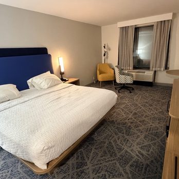 Hampton Inn Brattleboro - Bedroom king - Hotels Near Me - Brattleboro, Vermont Hampton Inn Brattleboro - Bedroom king - Hotels Near Me - Brattleboro, Vermont