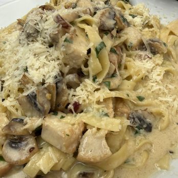 Bella Vita - Tagliatelle con Pollo - Italian Near Me - Berlin, BE