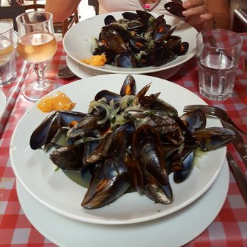 La Farigoule - Mussels in white wine. - Restaurants Near Me - Cannes, 06