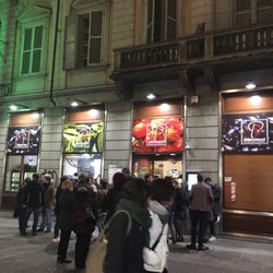 Prima e Poi - Crowd on a Saturday night.