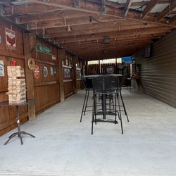 Valley View Lounge - Outdoor patio