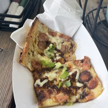 Food For Thought - Flo's Pizza - Gastropubs Near Me - Cape Neddick , Maine