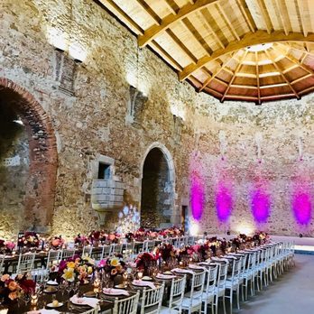 Costa and Mason - Banquet room of 12th century monastery. - Wedding Planning Near Me - Vilanova i la Geltrú , B