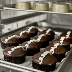 watUlike - WOSTESS cupcakes.  Yum!